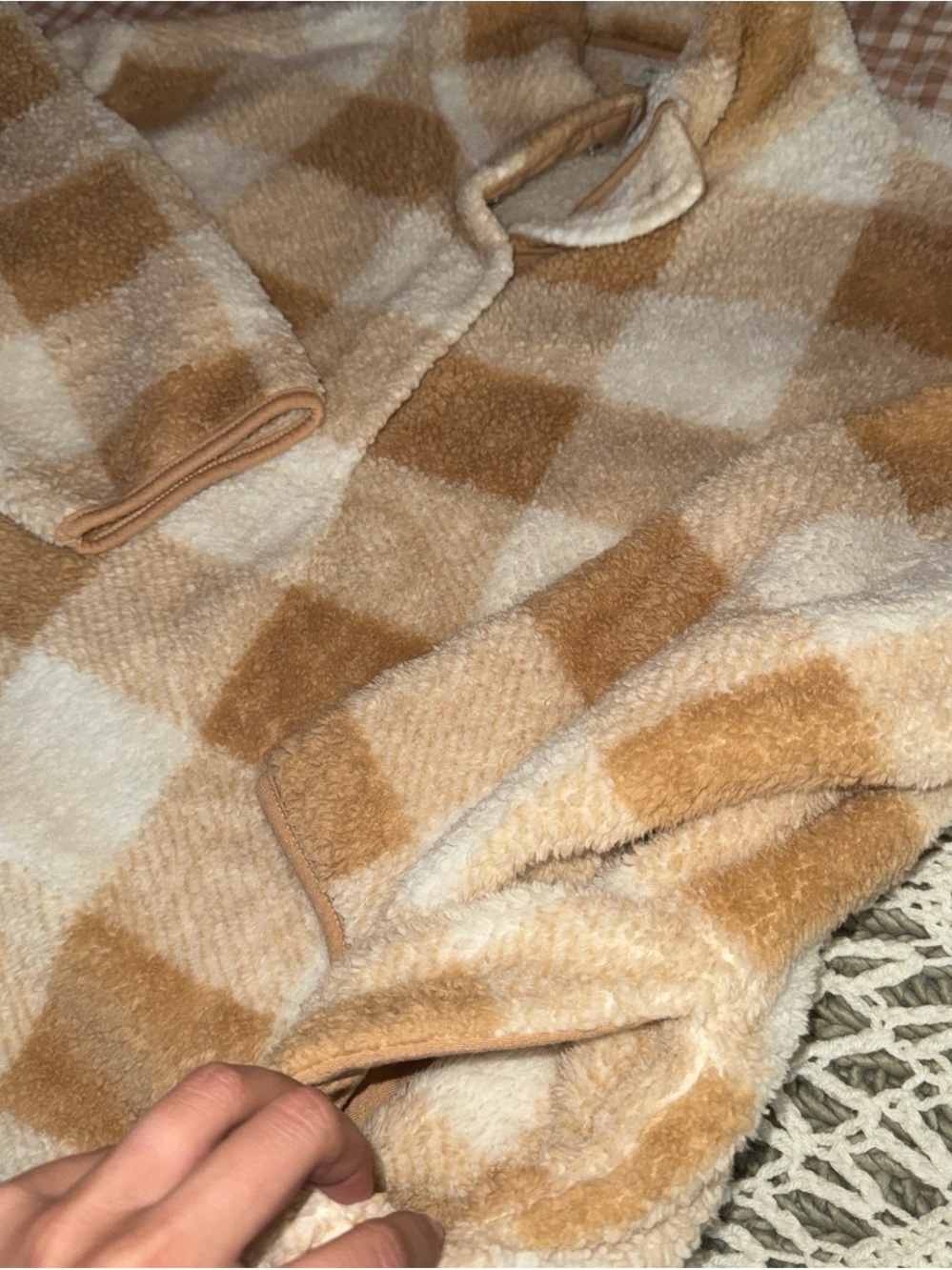 dip Checked Sherpa Jacket in Cream and Tan - Picture 3 of 3